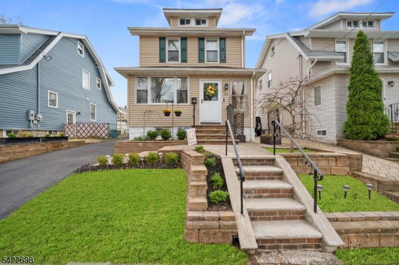 169 Oak Ridge Ave - Photo 1