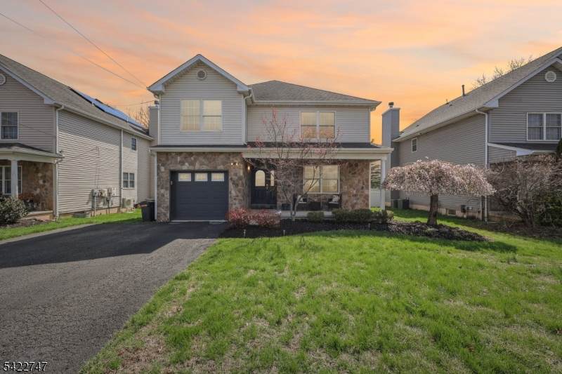 420 William St - Photo 1