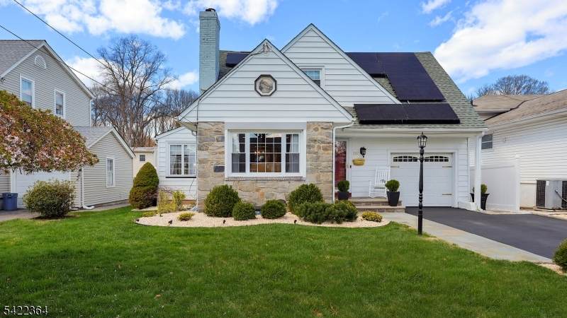 382 Huntington Rd - Photo 1