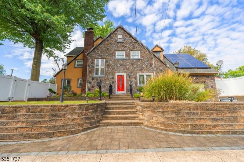 426 Walnut St - Photo 1