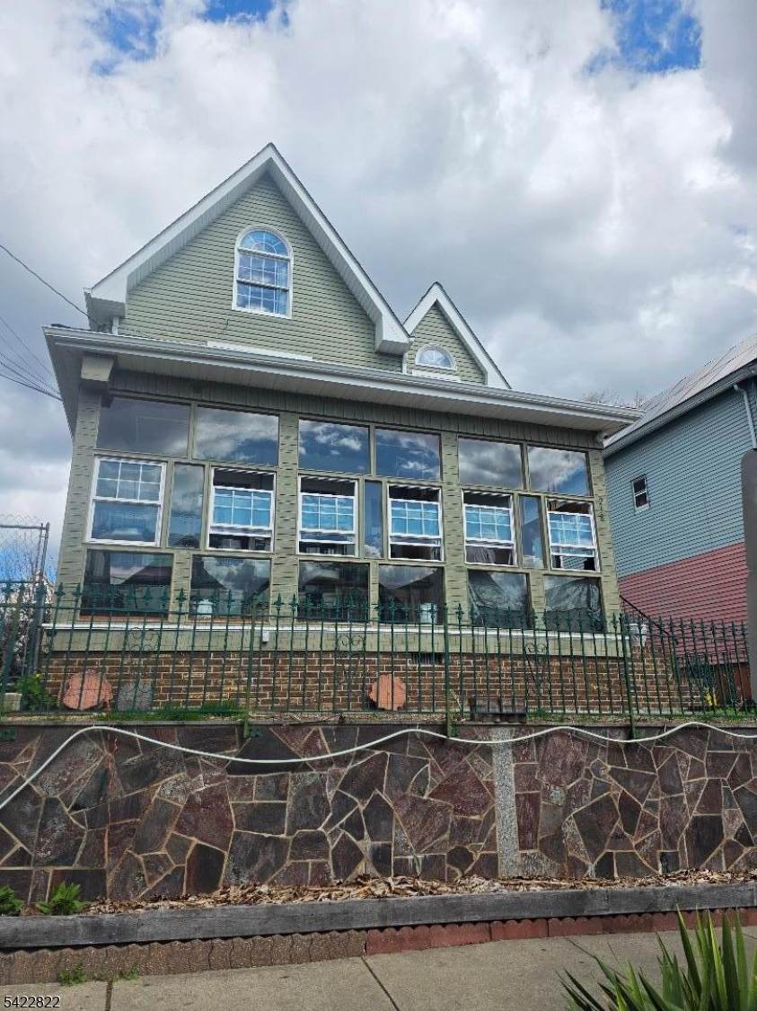 238 Sherman St - Photo 1