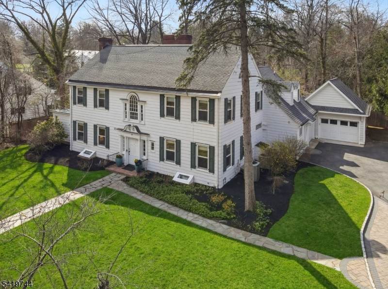 55 Lakeview Avenue - Photo 1