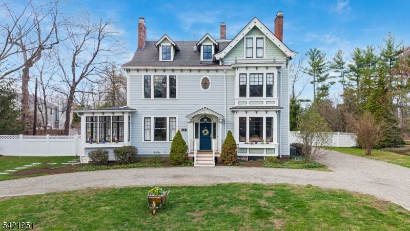 50 Morris Ave - Photo 1