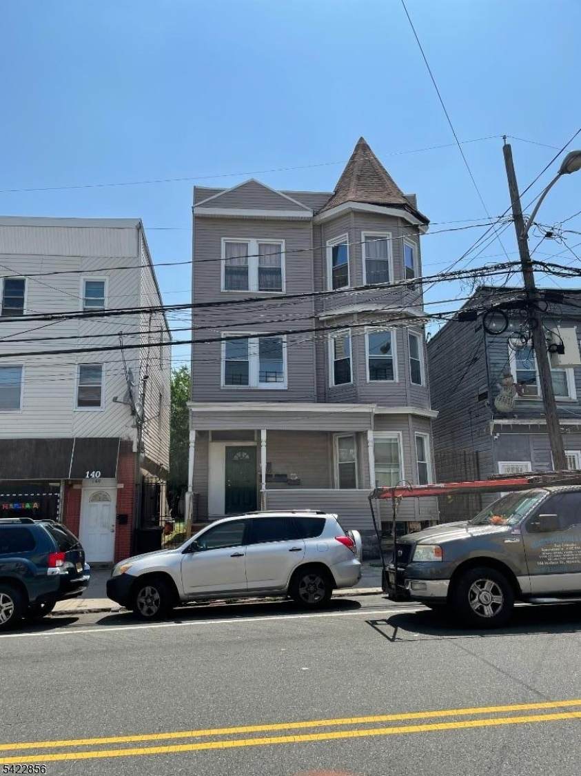 142 Hudson St - Photo 1