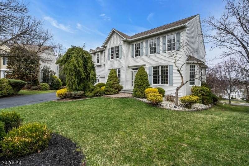 17 Bedford Dr - Photo 1