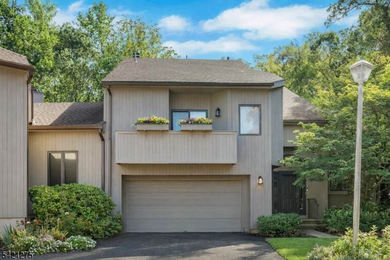 15 Robinhood Dr - Photo 1