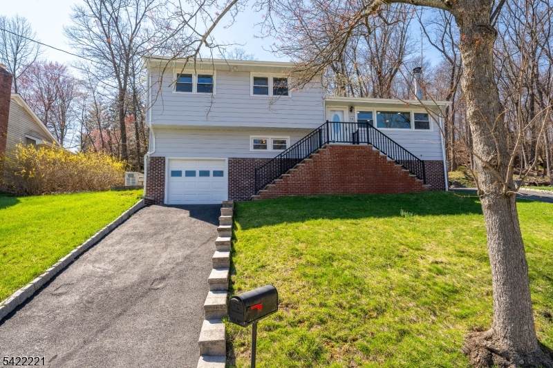 114 Garfield Ave - Photo 1