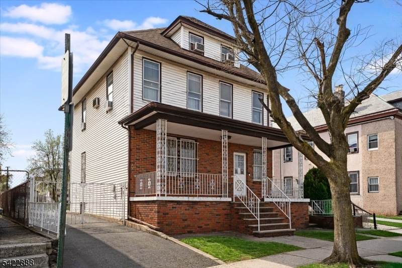 652 54 1St Ave - Photo 1