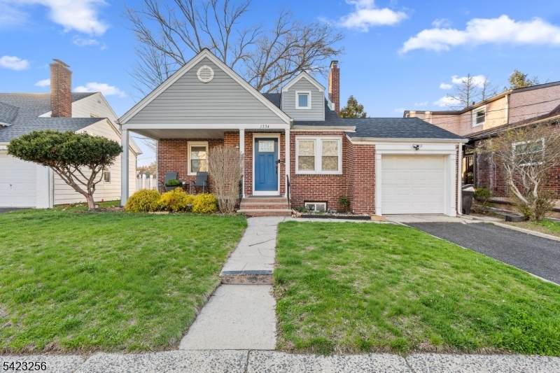 1334 Barbara Ave - Photo 1