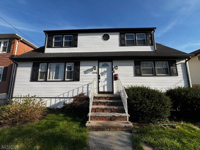 520 Spencer St - Photo 1