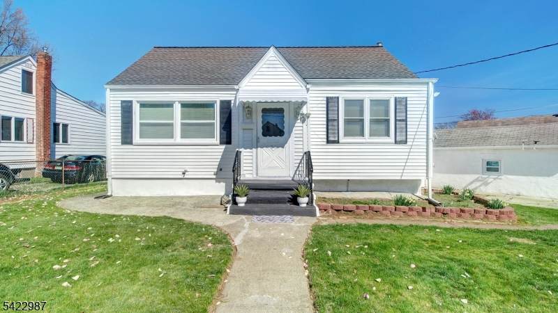 34 Greenlawn Dr - Photo 1