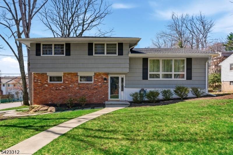 17 Seneca Ave - Photo 1