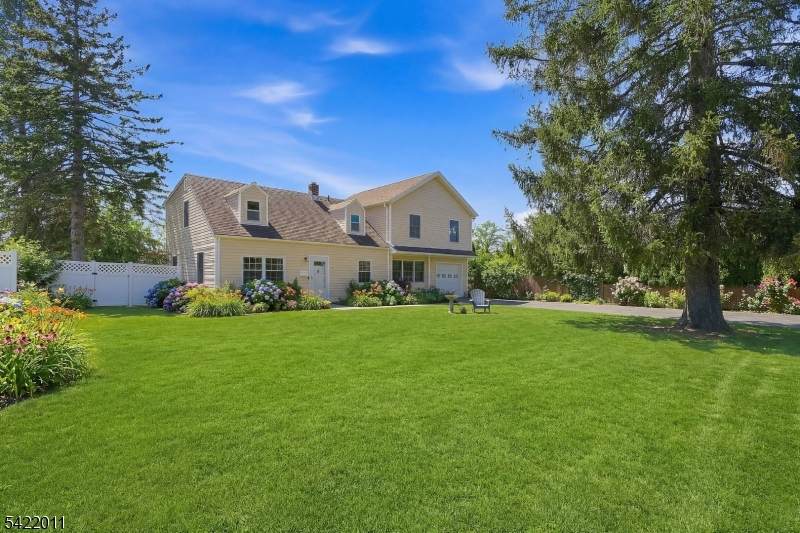 8 Woodlot Rd - Photo 1