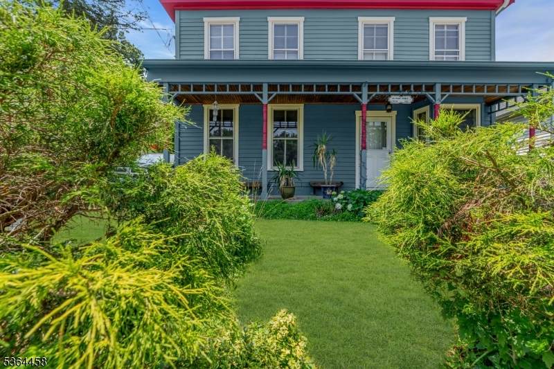 135 Main St - Photo 1