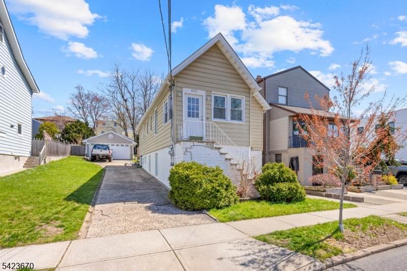 632 Chase Ave - Photo 1