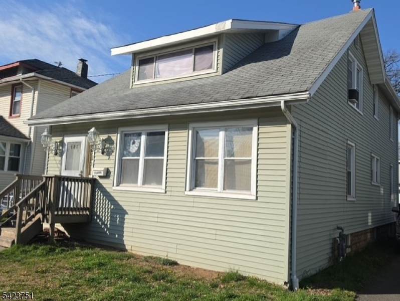 427 Robins St - Photo 1