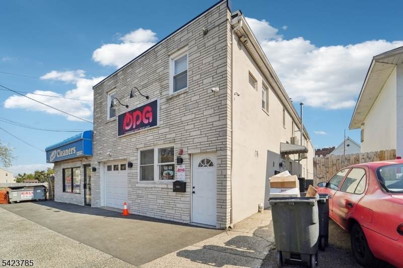 593 New York Ave - Photo 1