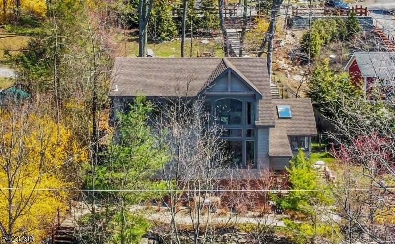 1046 Lakeside Dr E - Photo 1