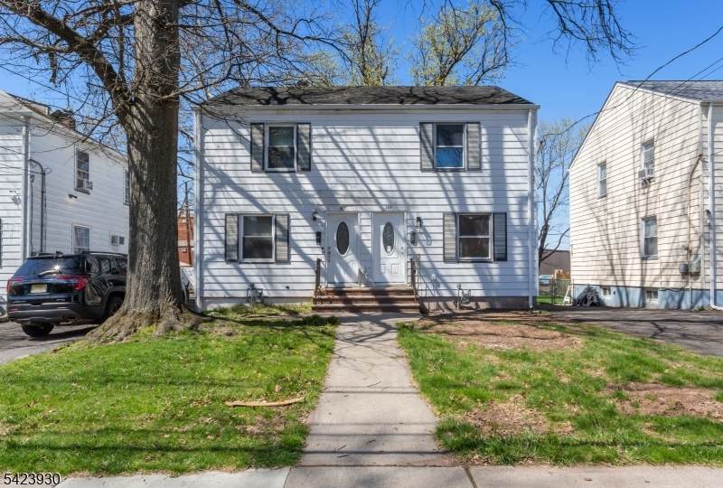 325 Hollywood Ave - Photo 1