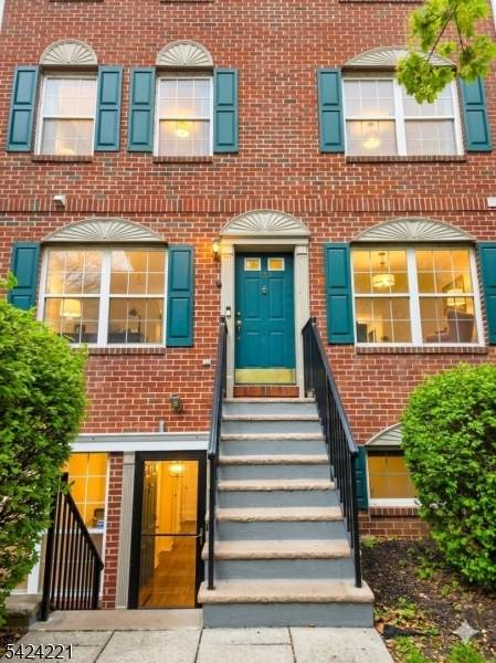 151 W Market St - Photo 1