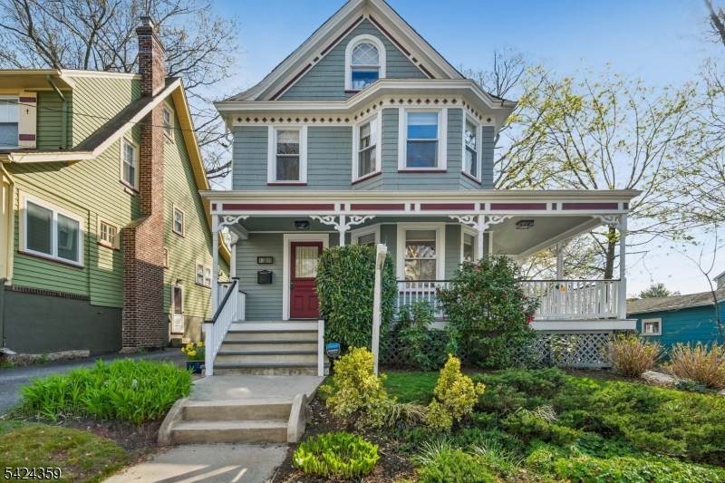 110 Sherman Pl - Photo 1