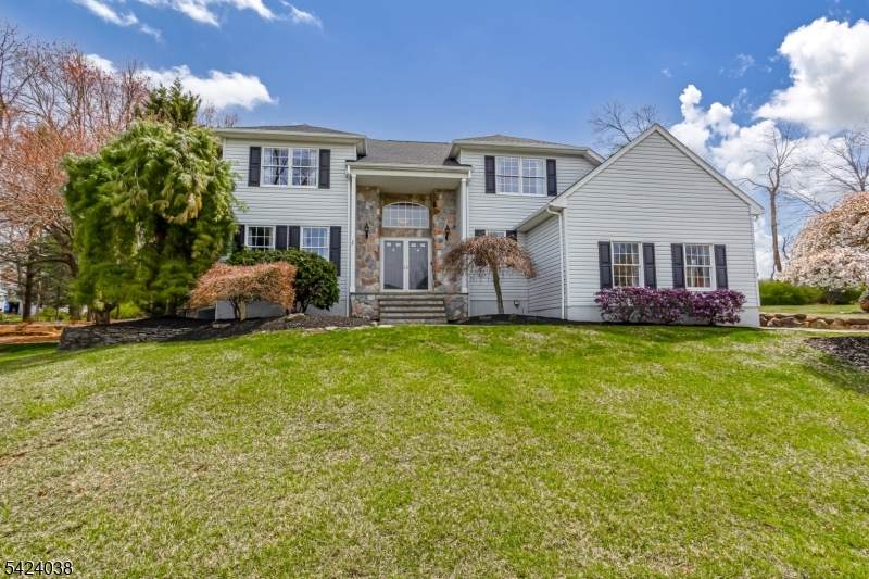 25 Tamarack Dr - Photo 1