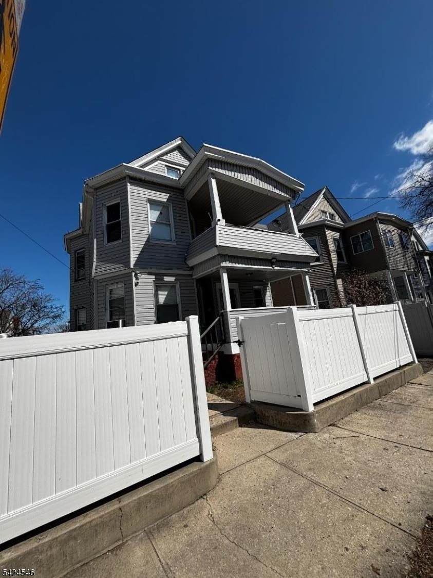 203 Lawrence Pl - Photo 1