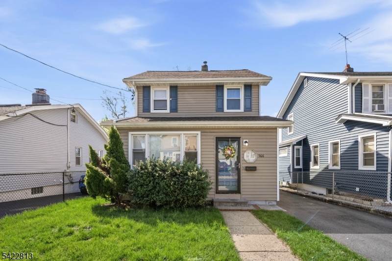 566 Chapman St - Photo 1
