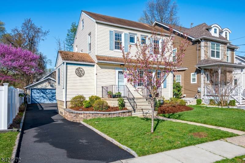 121 Columbia Ave - Photo 1