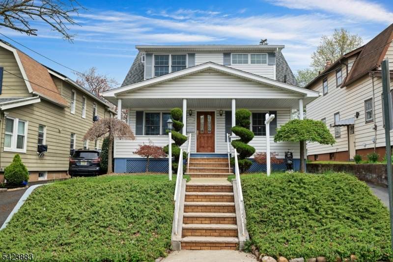 611 5Th Ave - Photo 1