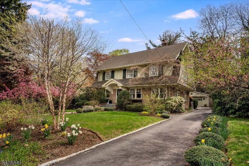 111 Montclair Ave - Photo 1