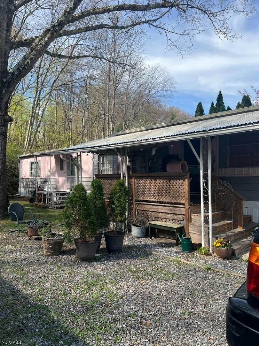55 Back St - Photo 1