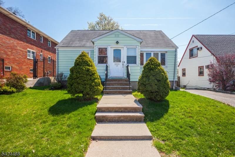 116 E 10Th St - Photo 1