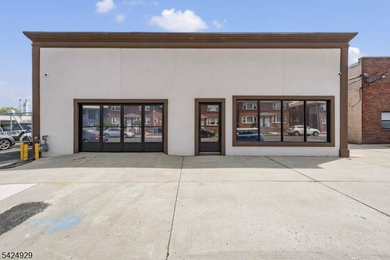 720 E Elizabeth Ave - Photo 1