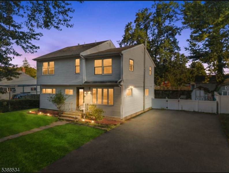 136 Haroldson Pl - Photo 1