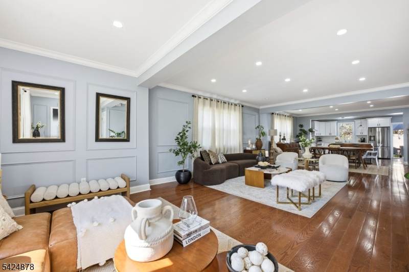 301 Roosevelt Ave - Photo 1