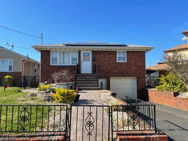 405 Redcliffe St - Photo 1