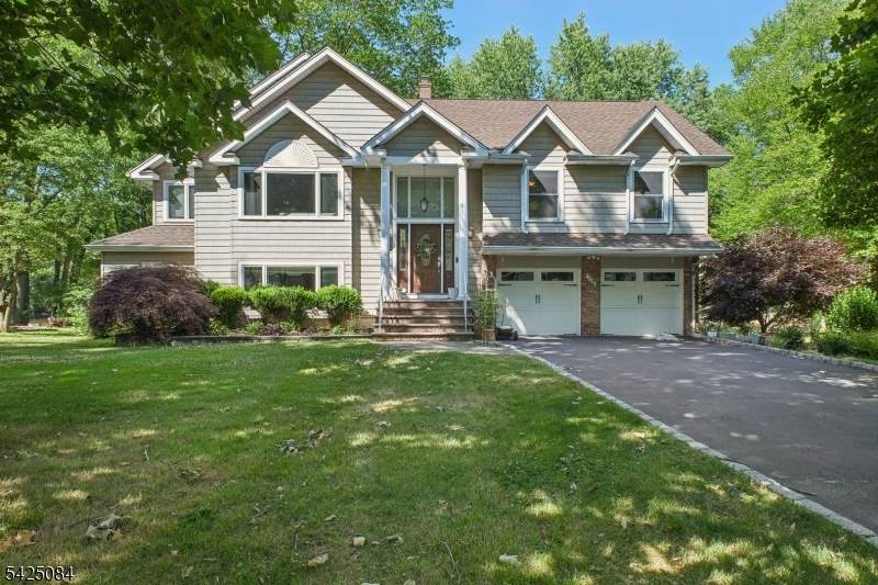 195 Chaucer Dr - Photo 1