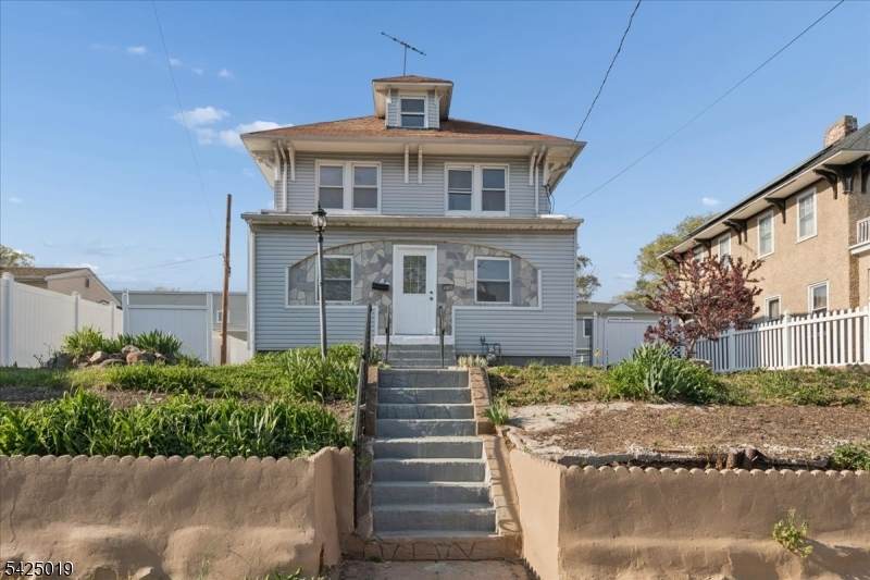 109 E 6Th Ave - Photo 1