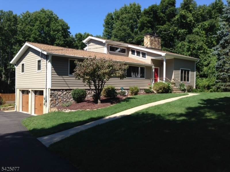 4 Valley Pl - Photo 1
