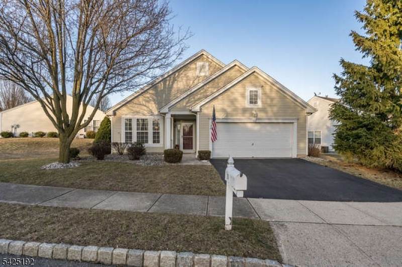 29 Victoria Dr - Photo 1
