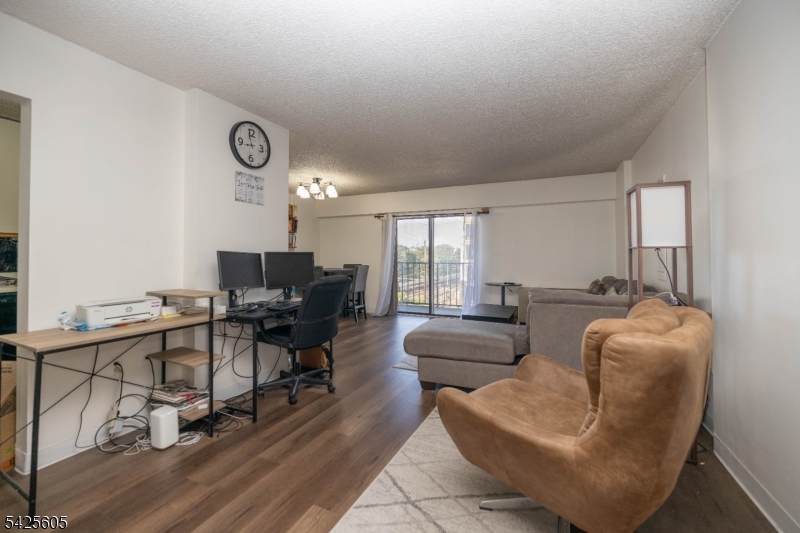 10 N Wood Ave - Photo 1
