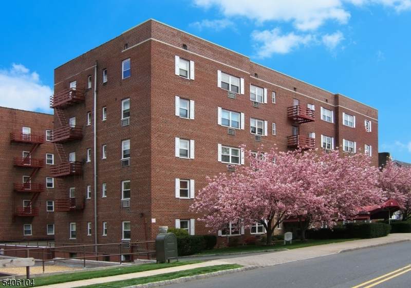 18 Springfield Ave - Photo 1