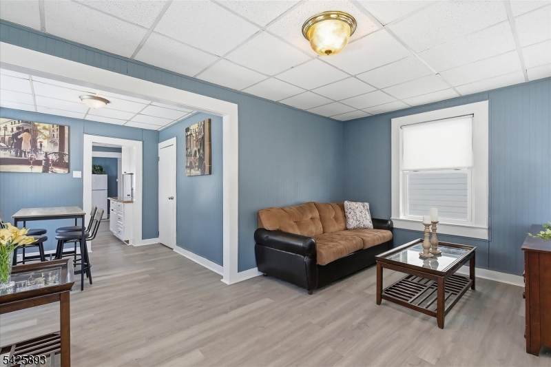 206 16Th Ave - Photo 1