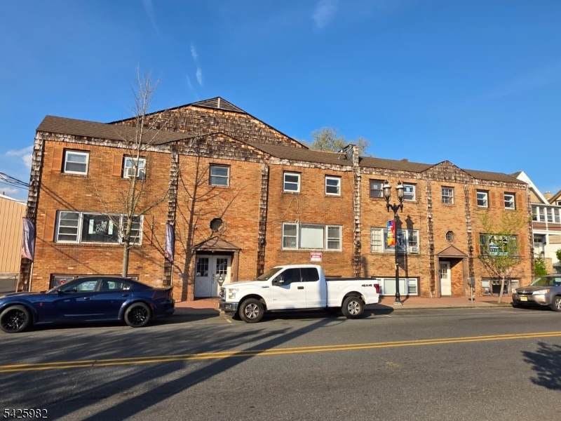 380 Somerset St - Photo 1