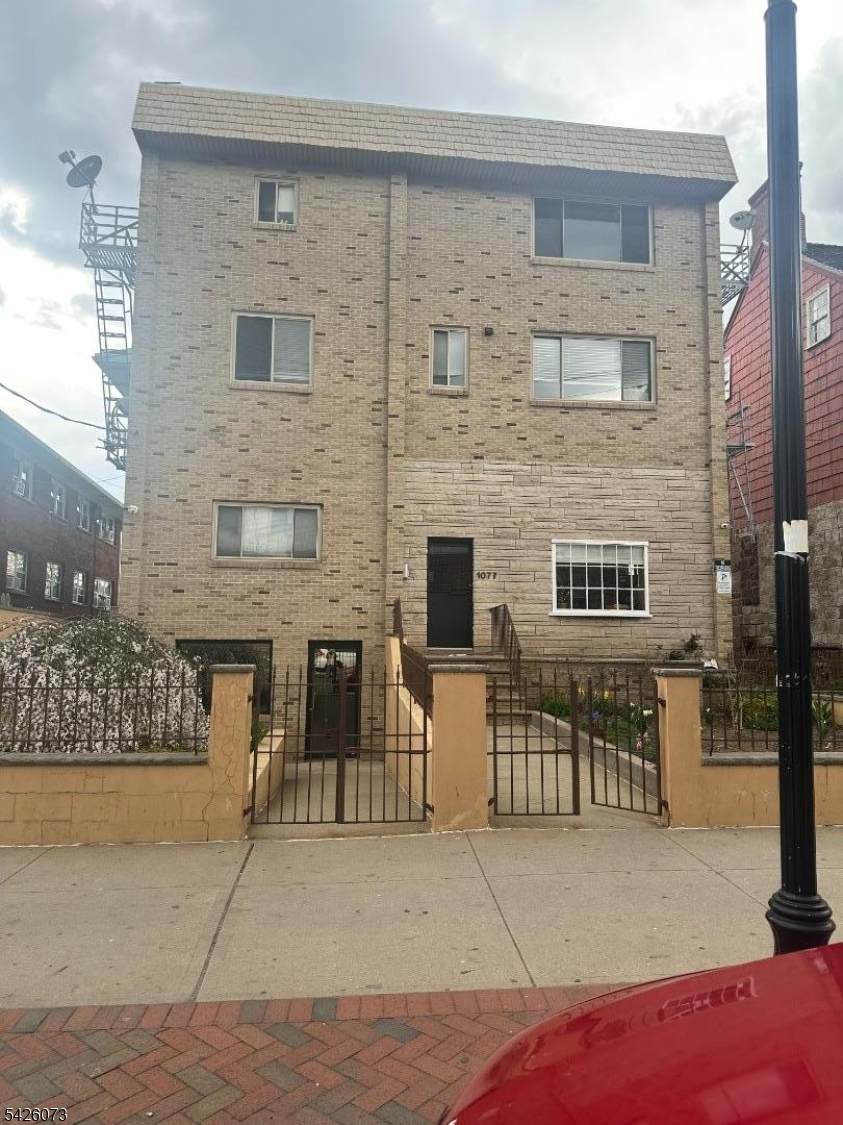 1075 E Jersey St - Photo 1
