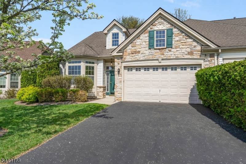 579 Edward St. - Photo 1