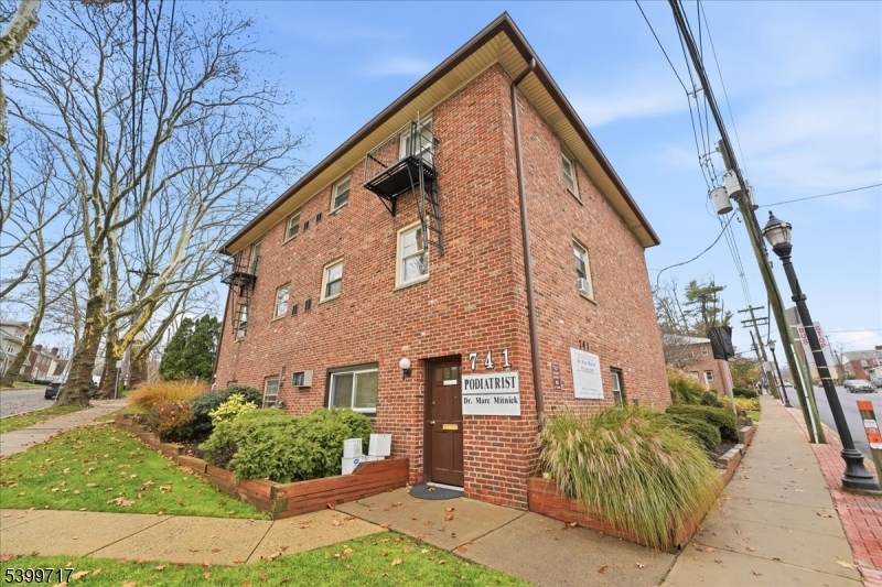741 Bloomfield Ave - Photo 1