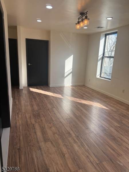 182 Ferry St - Photo 1