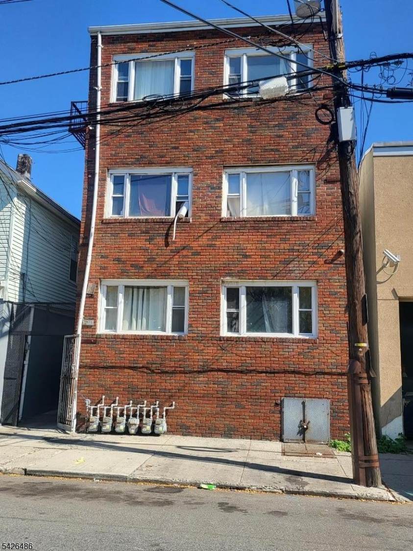 111 Pine St - Photo 1